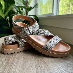 Universal thread cross strap sandal